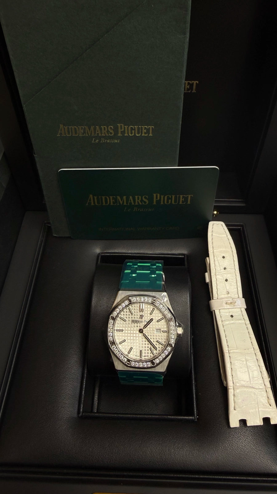 Audemars Piguet Royal Oak Quartz Ladies Silver Dial on Leather Strap 67651ST.ZZ.D011CR.01 Card 2018