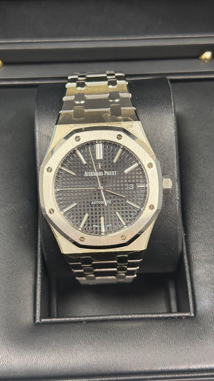 Audemars Piguet Royal Oak Selfwinding Black Dial on Bracelet 15400ST.OO.1220ST.01 Complete 2015