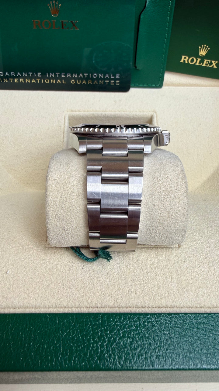 Rolex Submariner No-Date Black Dial on Oyster 124060 Card 2022