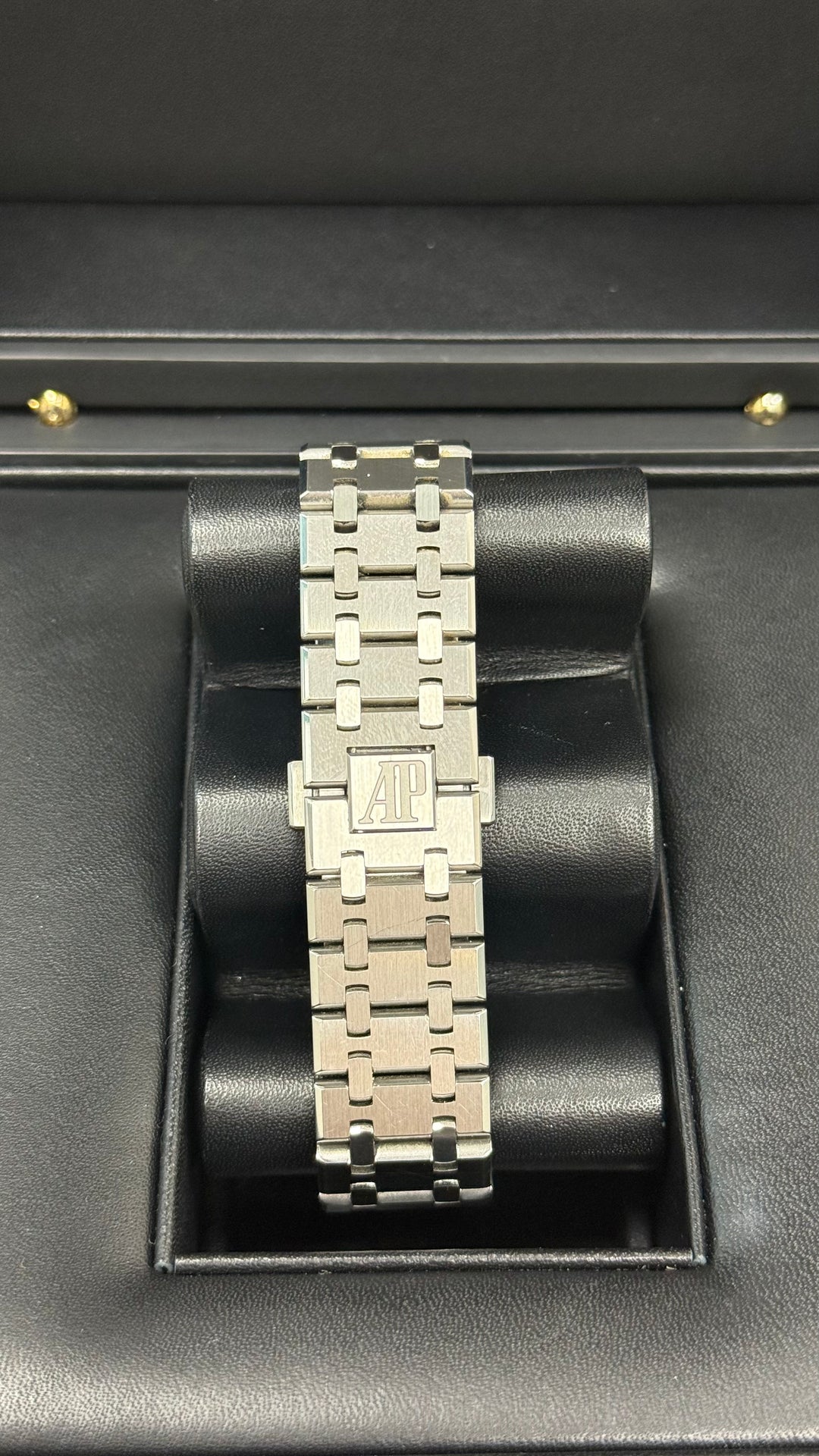 Audemars Piguet Royal Oak Selfwinding Black Dial on Bracelet 15400ST.OO.1220ST.01 Complete 2015