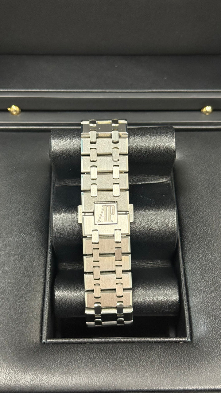 Audemars Piguet Royal Oak Selfwinding Black Dial on Bracelet 15400ST.OO.1220ST.01 Complete 2015