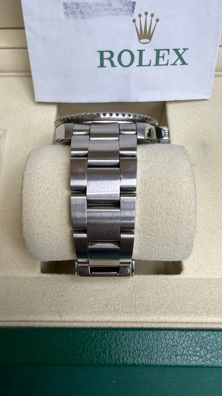 Rolex Submariner Black Dial on Oyster 16610LN Papers 2006