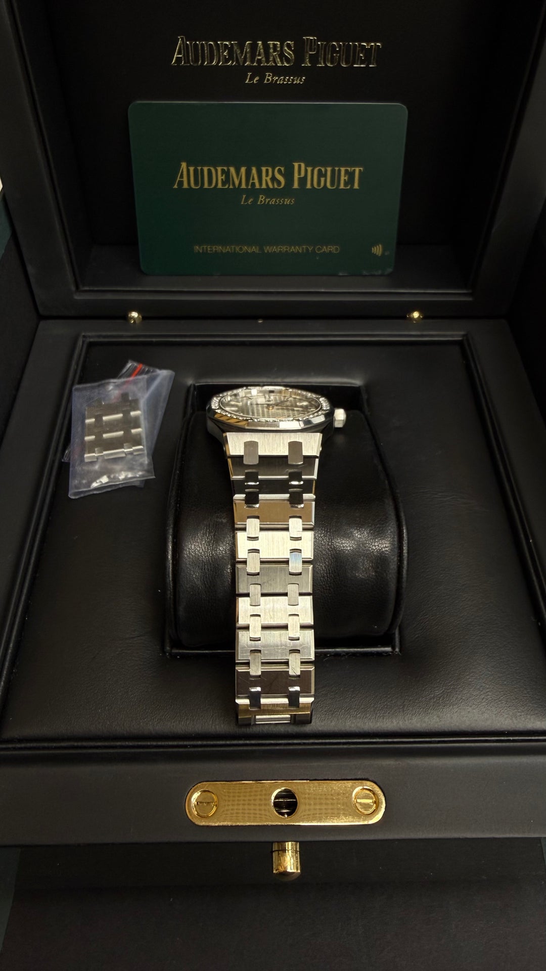 Audemars Piguet Royal Oak Quartz Ladies Silver Dial on Bracelet 67651ST.ZZ.1261ST.01 Complete 2020