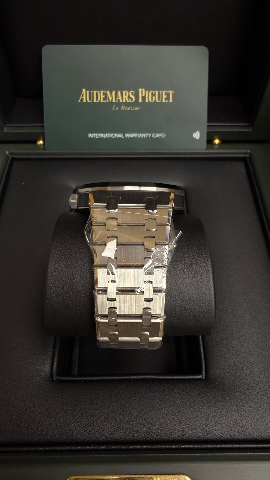 Audemars Piguet Royal Oak Selfwinding Green Dial on Bracelet 15510ST.OO.1320ST.04 Card 2024