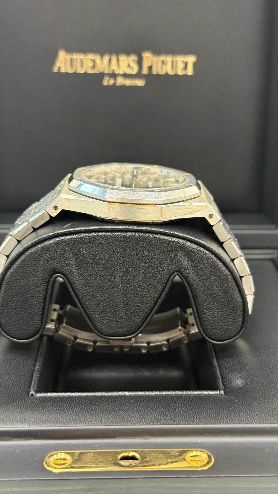 Audemars Piguet Royal Oak Selfwinding Black Dial on Bracelet 15400ST.OO.1220ST.01 Complete 2015