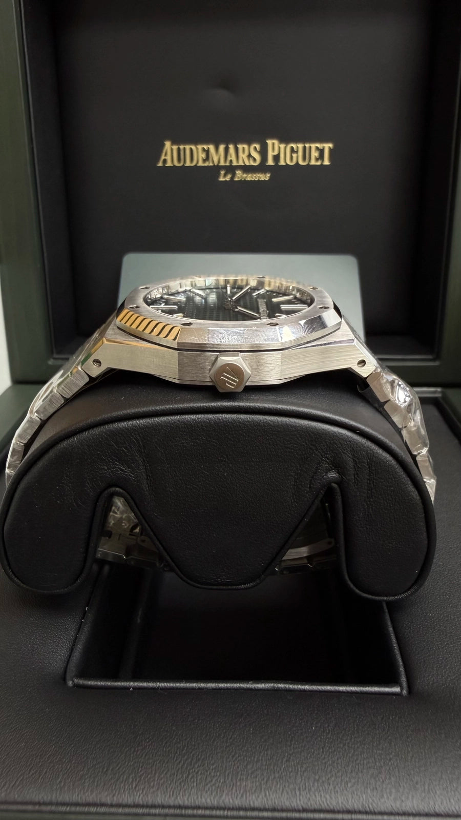 Audemars Piguet Royal Oak Selfwinding Green Dial on Bracelet 15510ST.OO.1320ST.04 Card 2024