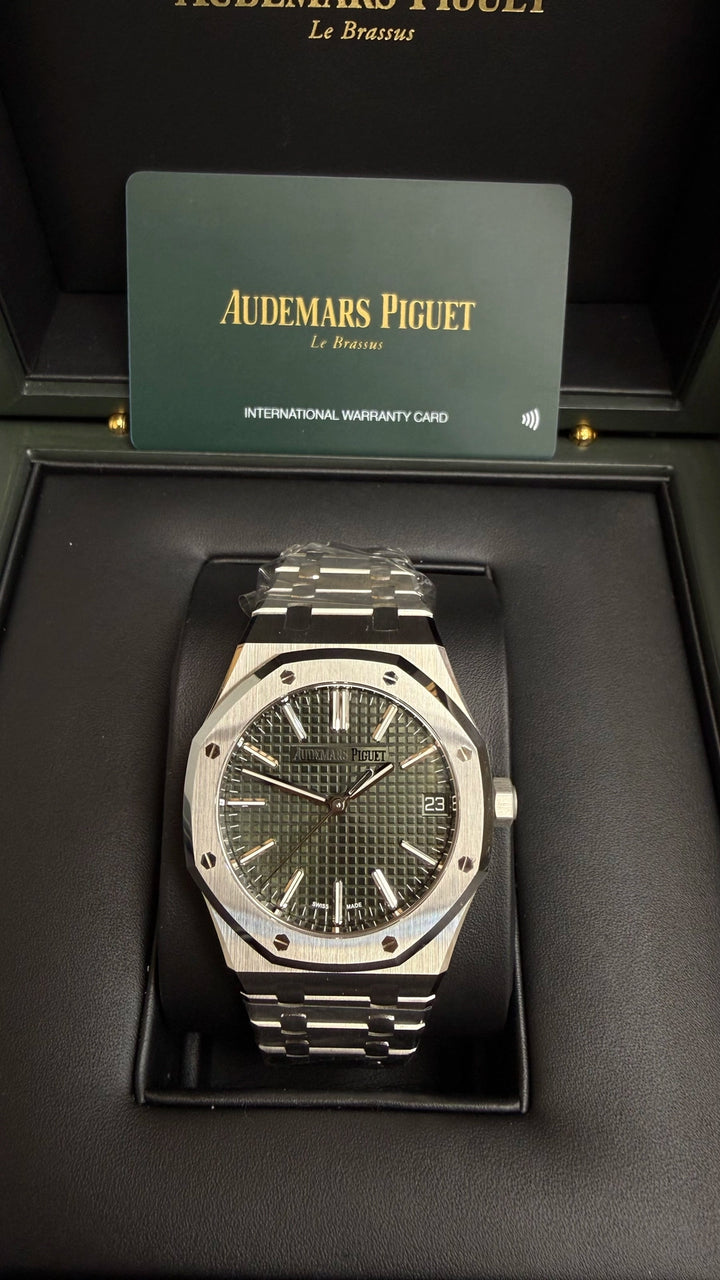 Audemars Piguet Royal Oak Selfwinding Green Dial on Bracelet 15510ST.OO.1320ST.04 Card 2024