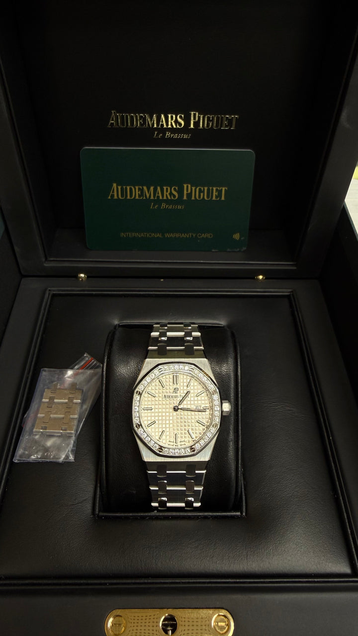 Audemars Piguet Royal Oak Quartz Ladies Silver Dial on Bracelet 67651ST.ZZ.1261ST.01 Complete 2020