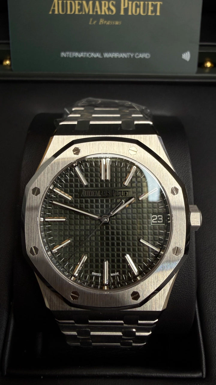 Audemars Piguet Royal Oak Selfwinding Green Dial on Bracelet 15510ST.OO.1320ST.04 Card 2024