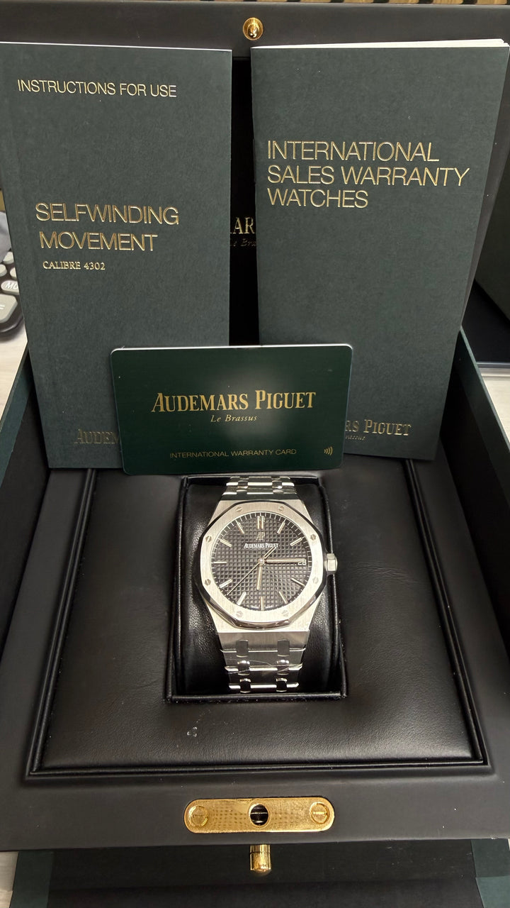 Audemars Piguet Royal Oak Black Dial on Bracelet 15500ST.OO.1220ST.03 Complete 2020
