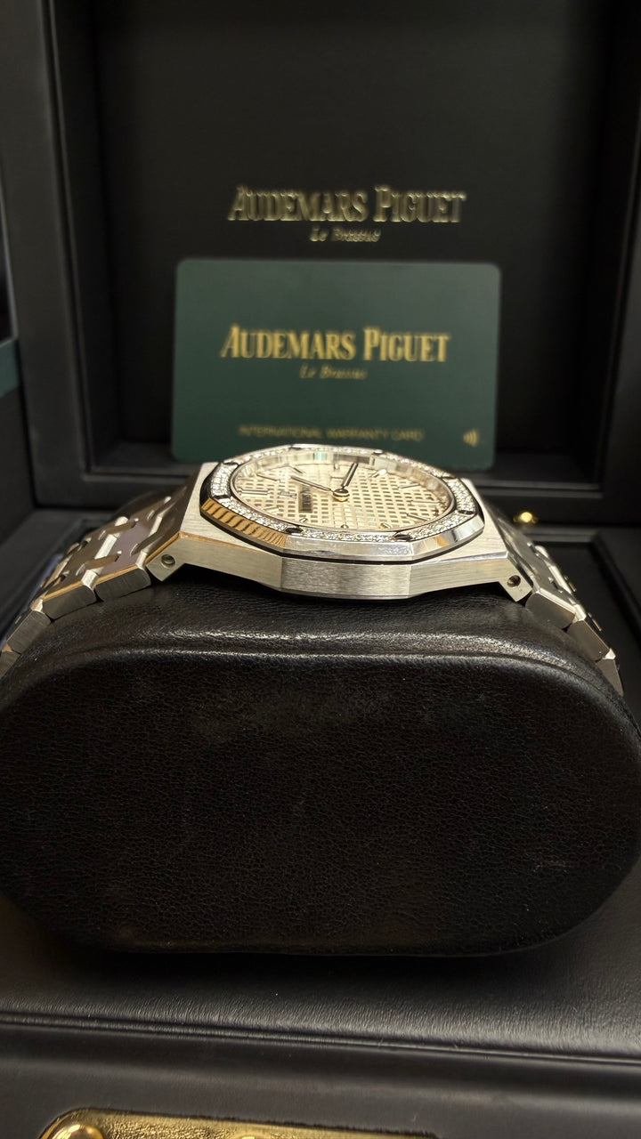 Audemars Piguet Royal Oak Quartz Ladies Silver Dial on Bracelet 67651ST.ZZ.1261ST.01 Complete 2020