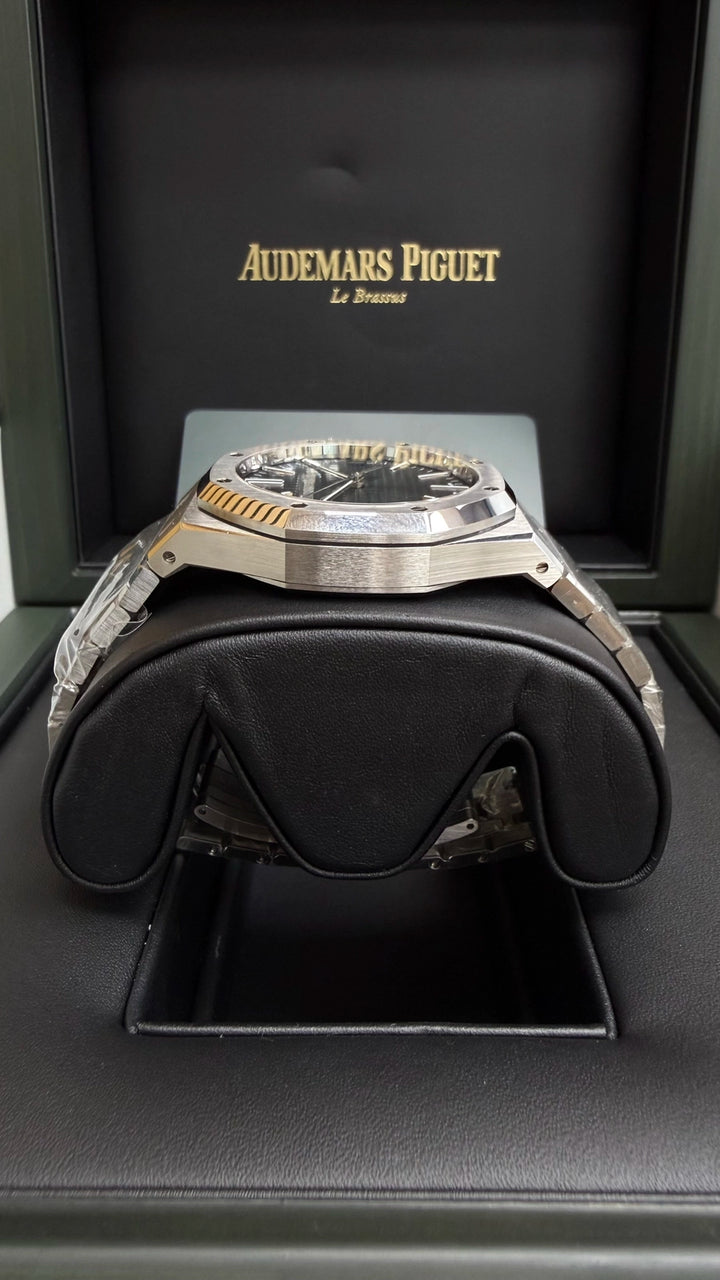 Audemars Piguet Royal Oak Selfwinding Green Dial on Bracelet 15510ST.OO.1320ST.04 Card 2024