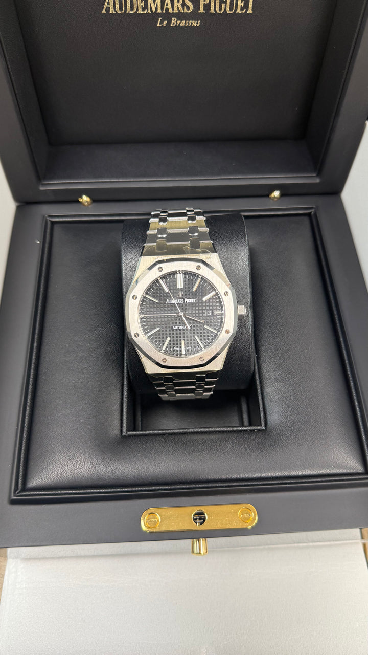 Audemars Piguet Royal Oak Selfwinding Black Dial on Bracelet 15400ST.OO.1220ST.01 Complete 2015