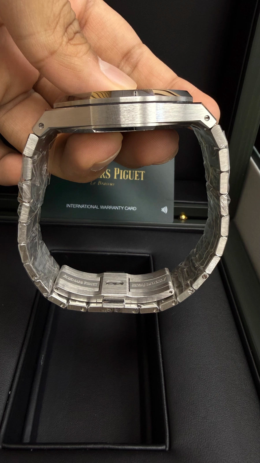 Audemars Piguet Royal Oak Selfwinding Green Dial on Bracelet 15510ST.OO.1320ST.04 Card 2024